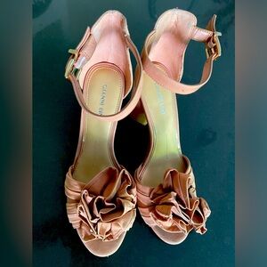GIANNI BINI PINK HEELS. BOWS ON TOES! Beautiful ankle straps! 4” Heel. Size 10M.